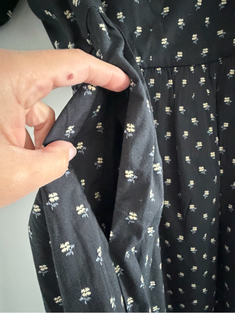 NWT Madewell Black V-Neck
Puff Sleeve Mini Dress with mini floral size M - Picture 15 of 16